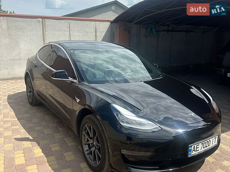 Седан Tesla Model 3 2019 в Дніпрі