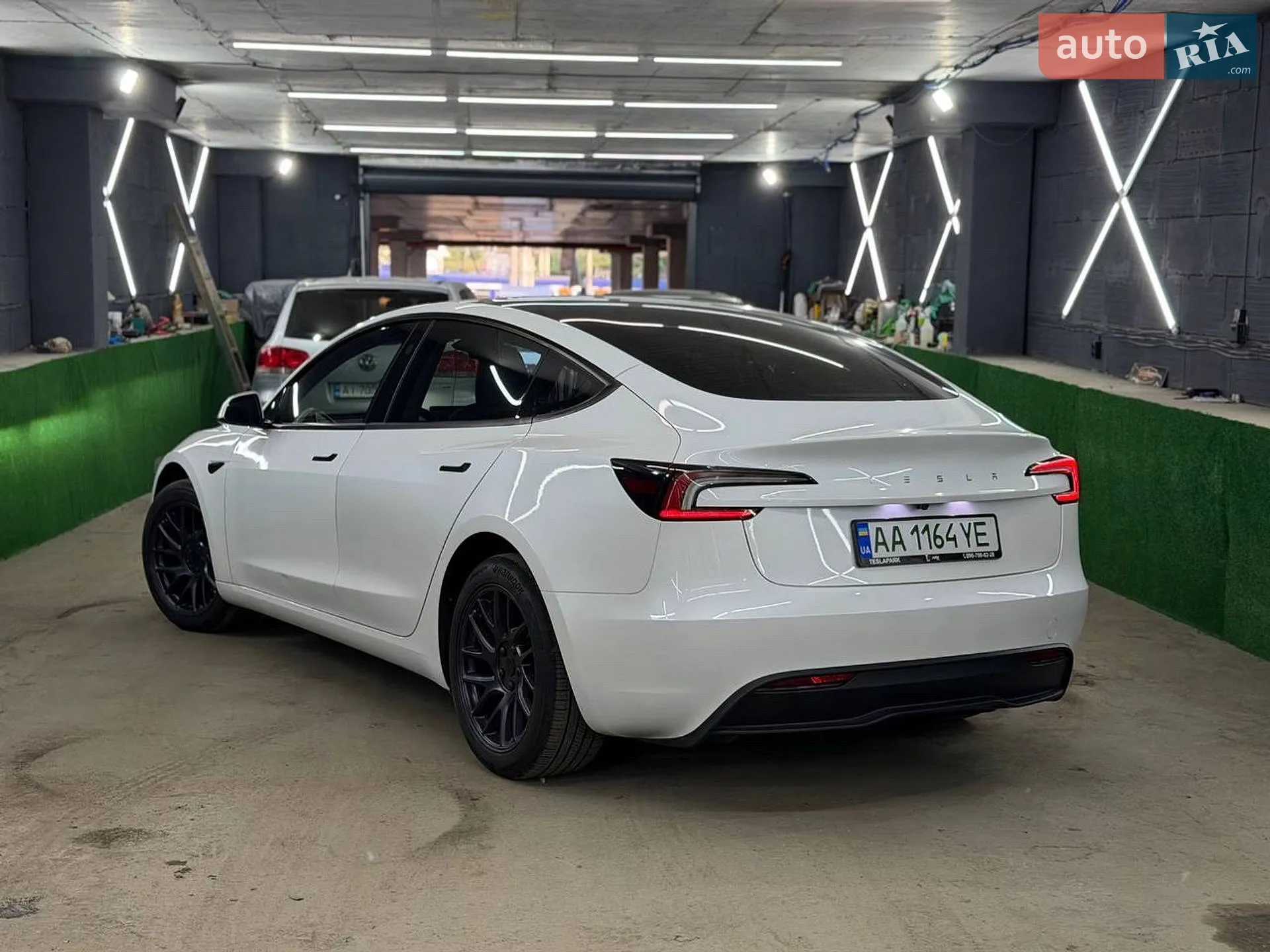 2025 Tesla Model 3 - мініатюра 10