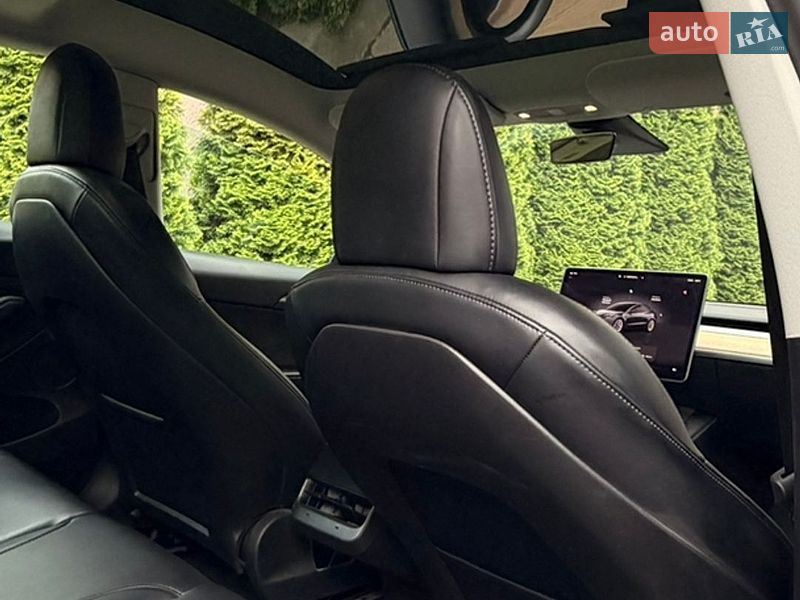 Седан Tesla Model 3 2022 в Ужгороді