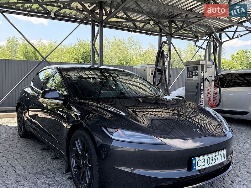Tesla Model 3 2024
