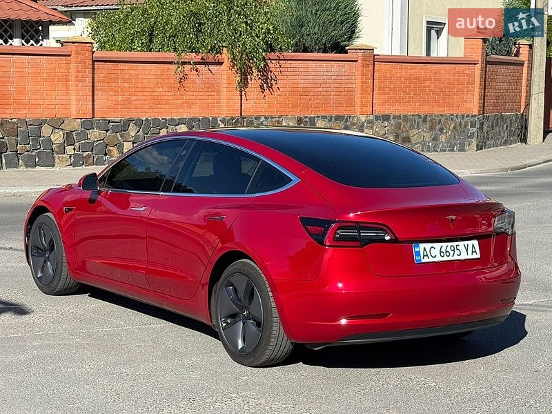 Седан Tesla Model 3 2019 в Луцке