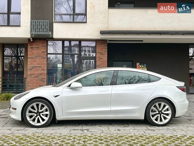 Седан Tesla Model 3 2020 в Ивано-Франковске