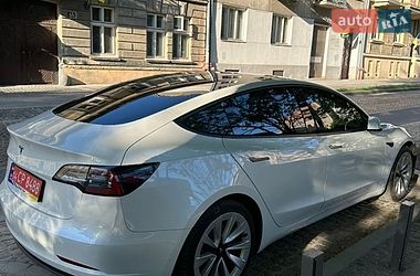 Седан Tesla Model 3 2023 в Львові