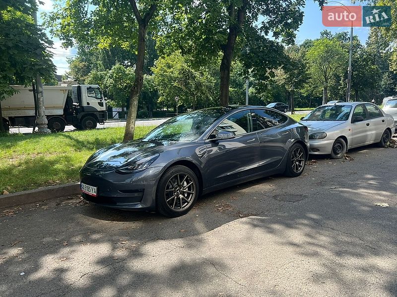 Седан Tesla Model 3 2020 в Львове