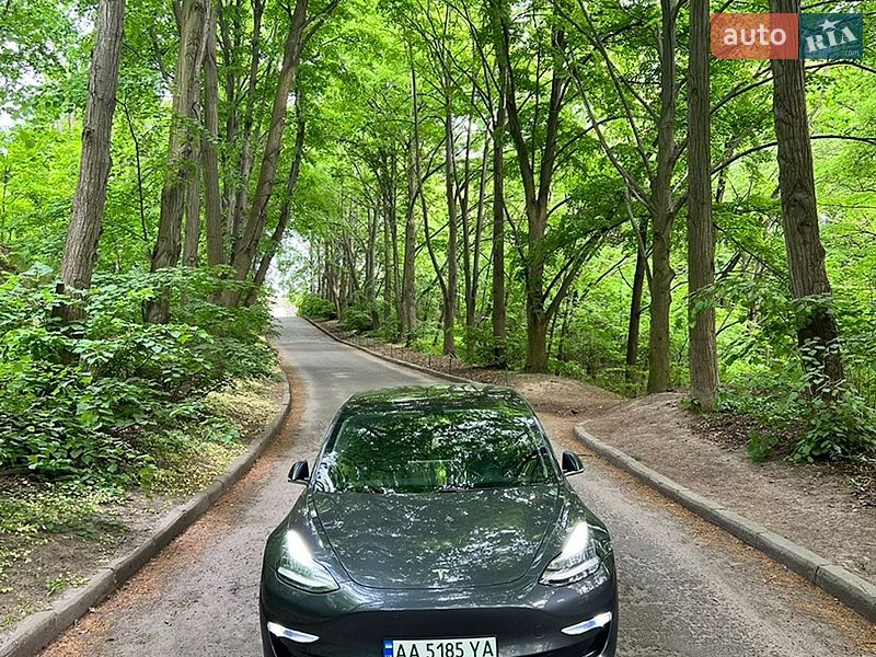 Tesla Model 3 2020