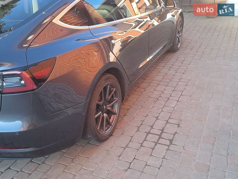Седан Tesla Model 3 2018 в Луцке