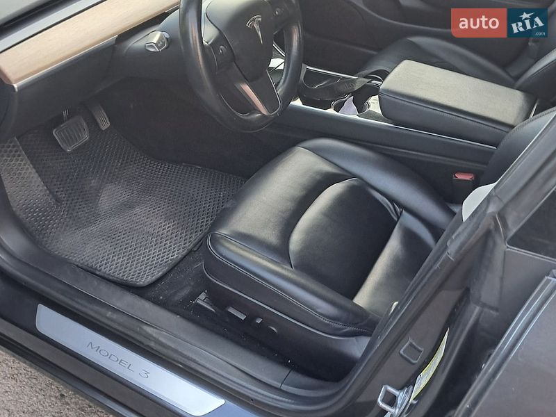Седан Tesla Model 3 2018 в Луцке