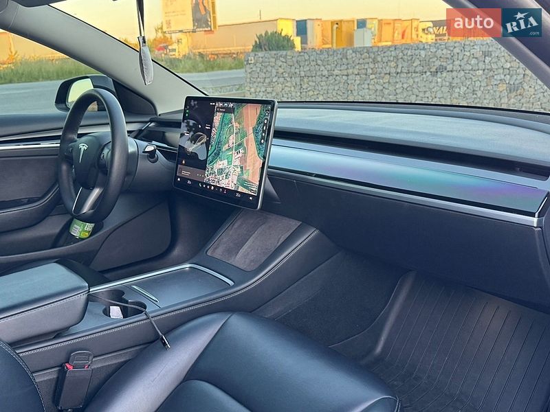 Седан Tesla Model 3 2021 в Мукачево