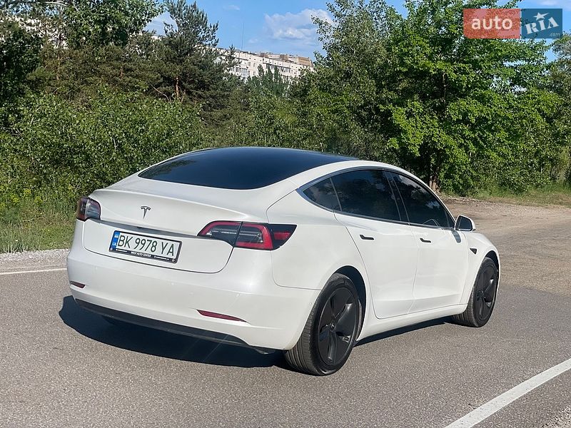 Седан Tesla Model 3 2019 в Кам'янському