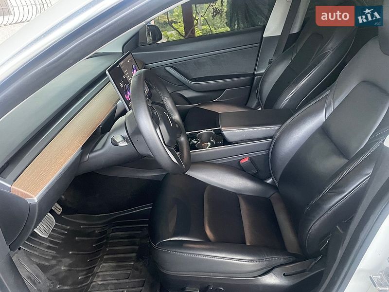Седан Tesla Model 3 2019 в Кам'янському