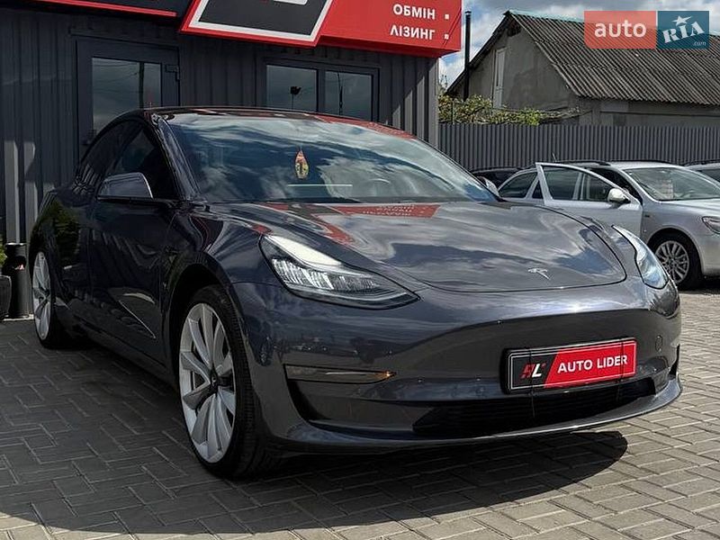 Седан Tesla Model 3 2019 в Кропивницком