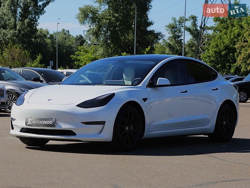 Седан Tesla Model 3 2022 в Києві