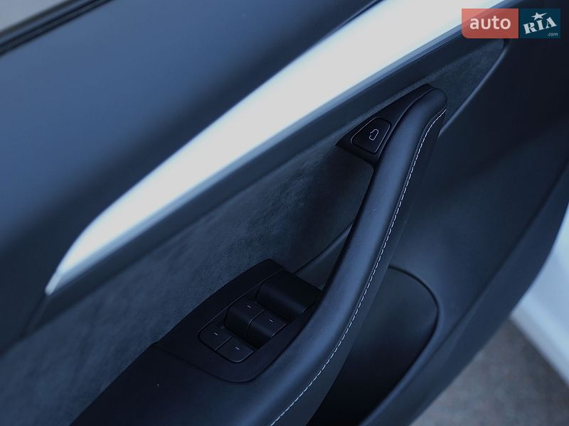 Седан Tesla Model 3 2022 в Києві