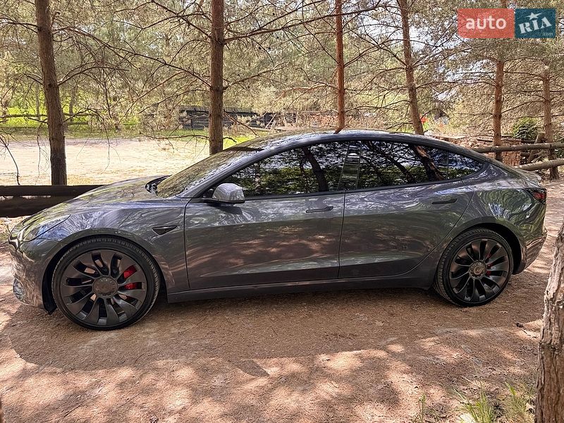 Седан Tesla Model 3 2022 в Львове