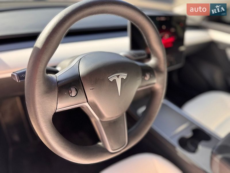 Седан Tesla Model 3 2022 в Львове