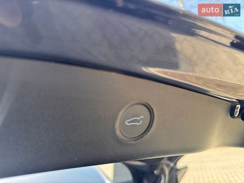 Седан Tesla Model 3 2022 в Львове