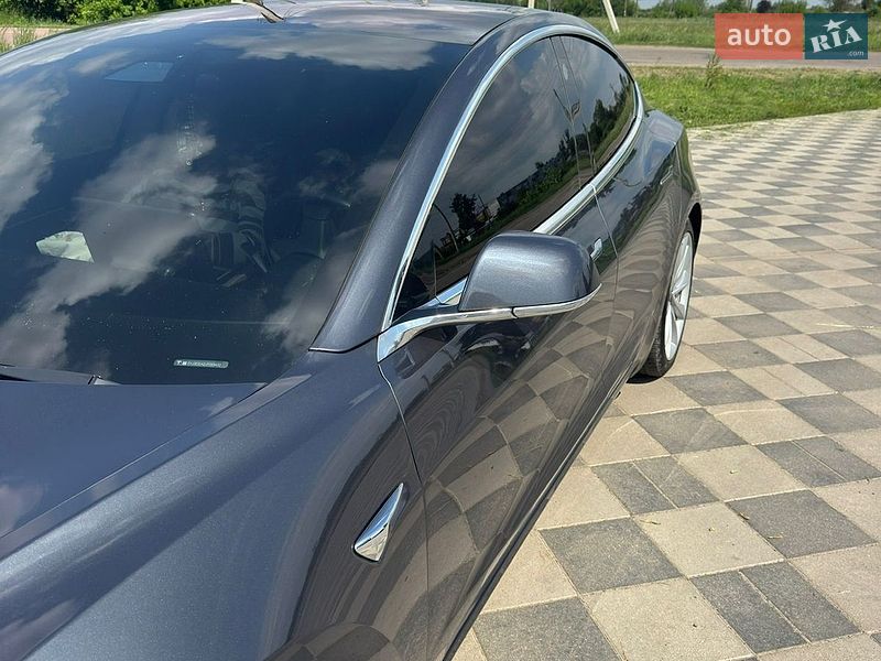 Седан Tesla Model 3 2018 в Самборе