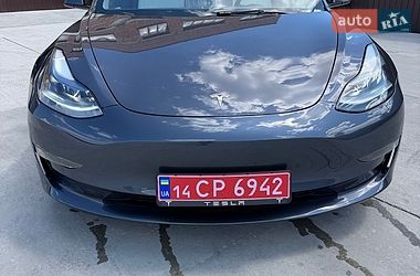 Седан Tesla Model 3 2023 в Львові