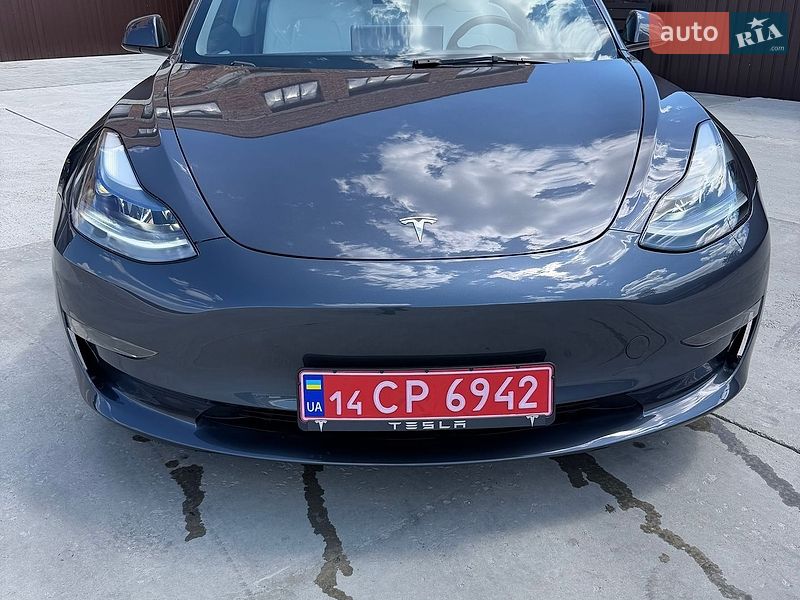 Седан Tesla Model 3 2023 в Львові
