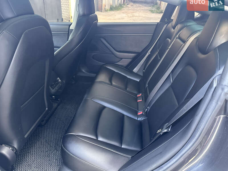 Седан Tesla Model 3 2018 в Святопетрівське