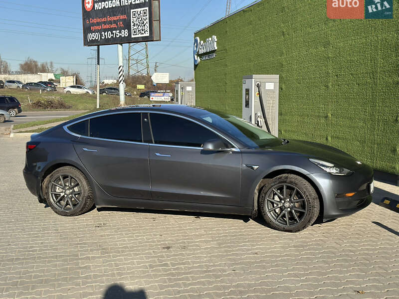 Седан Tesla Model 3 2018 в Святопетрівське
