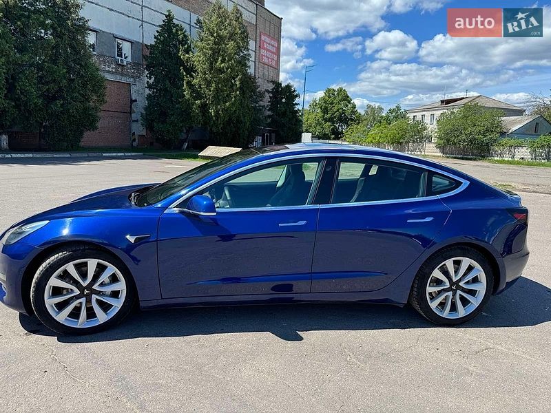 Седан Tesla Model 3 2020 в Киеве