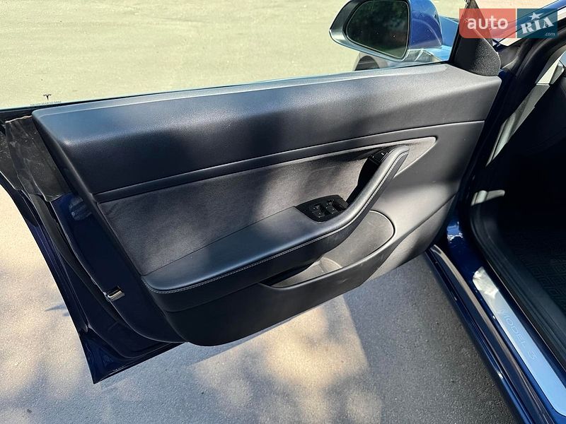 Седан Tesla Model 3 2020 в Киеве