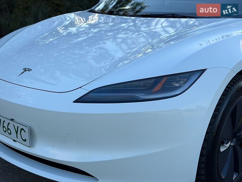 Седан Tesla Model 3 2024 в Львові