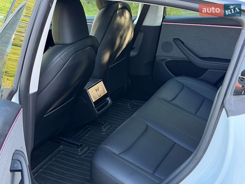 Седан Tesla Model 3 2024 в Львові