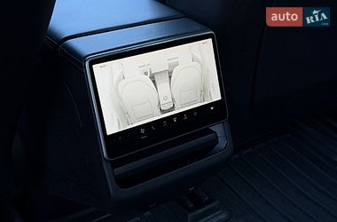 Седан Tesla Model 3 2024 в Львові