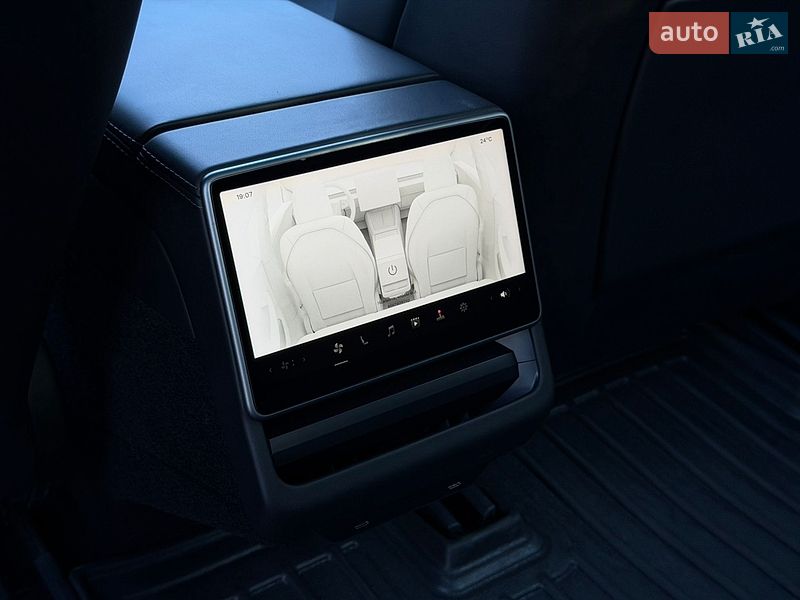 Седан Tesla Model 3 2024 в Львові