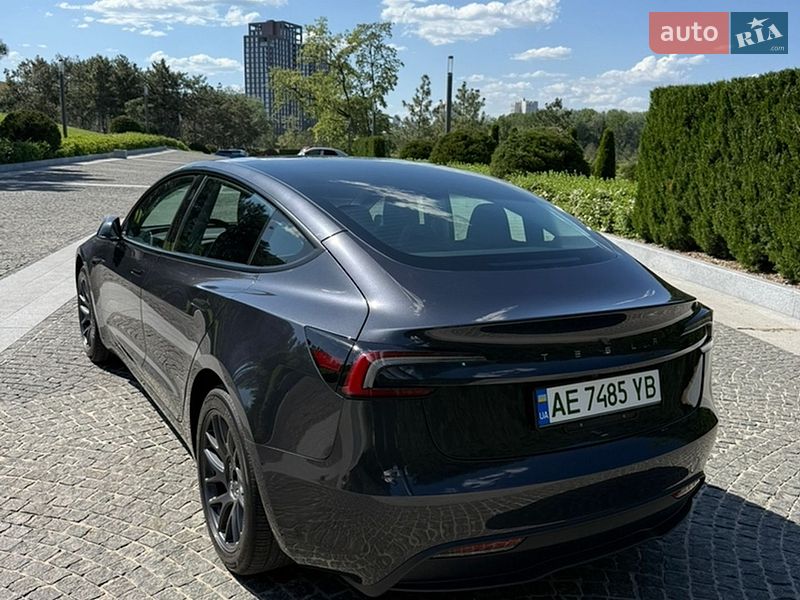 Седан Tesla Model 3 2025 в Днепре