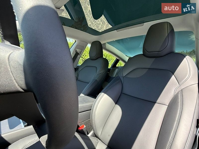 Седан Tesla Model 3 2025 в Днепре