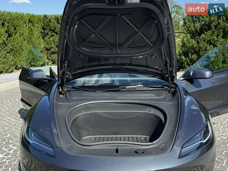 Седан Tesla Model 3 2025 в Днепре