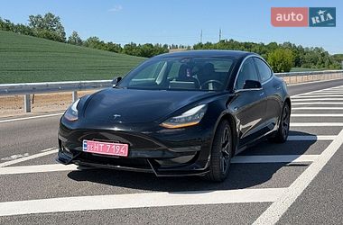 Седан Tesla Model 3 2019 в Ровно