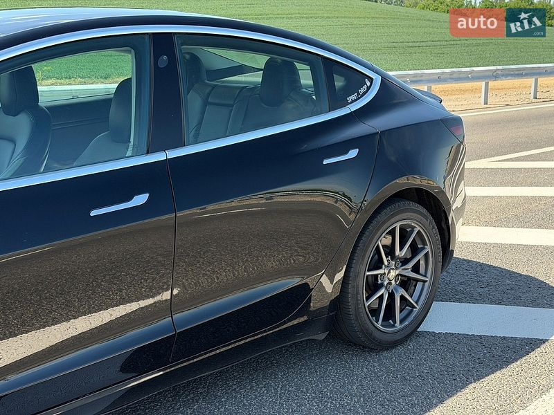 Седан Tesla Model 3 2019 в Рівному