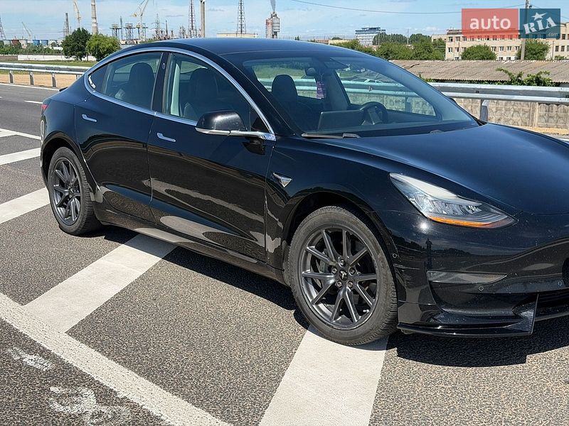 Седан Tesla Model 3 2019 в Рівному