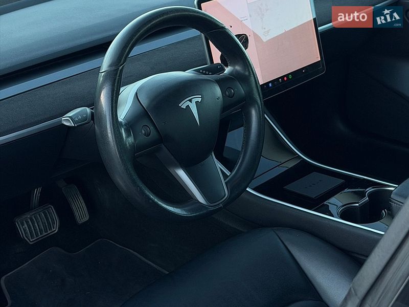 Седан Tesla Model 3 2019 в Рівному