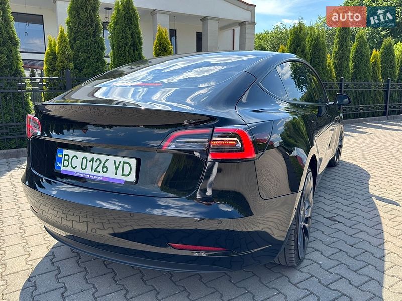Седан Tesla Model 3 2022 в Стрые