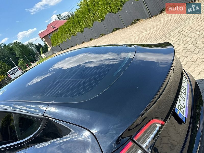 Седан Tesla Model 3 2022 в Стрые