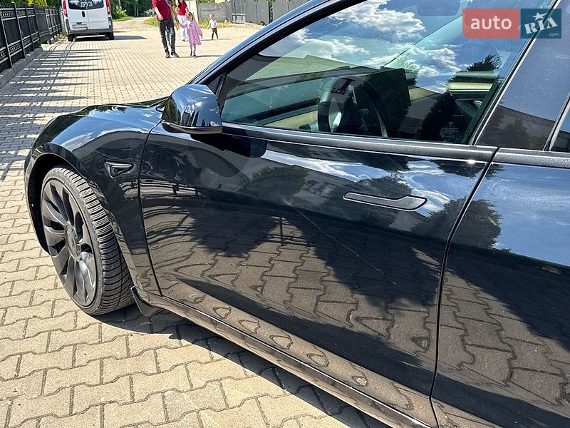 Седан Tesla Model 3 2022 в Стрые