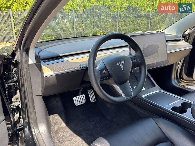 Седан Tesla Model 3 2022 в Стрые