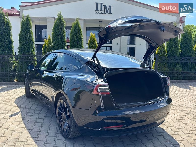 Седан Tesla Model 3 2022 в Стрые