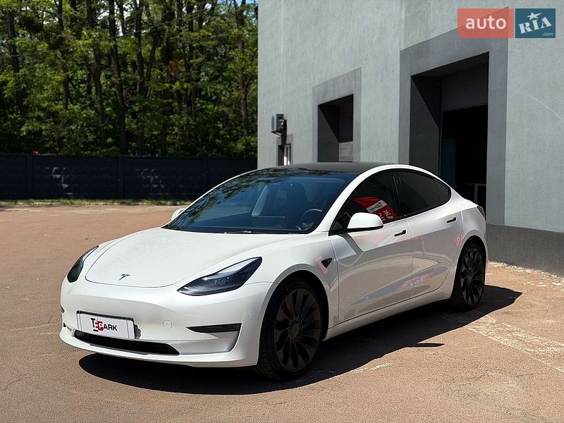 Седан Tesla Model 3 2023 в Киеве
