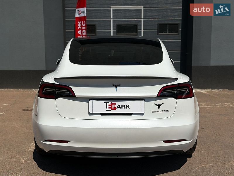 Седан Tesla Model 3 2023 в Киеве