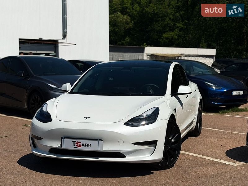 Седан Tesla Model 3 2023 в Киеве