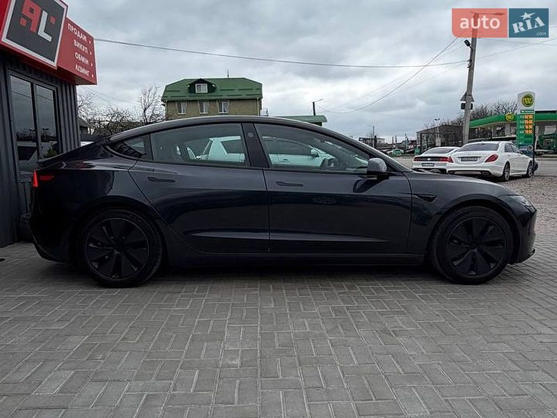 Седан Tesla Model 3 2024 в Кропивницькому
