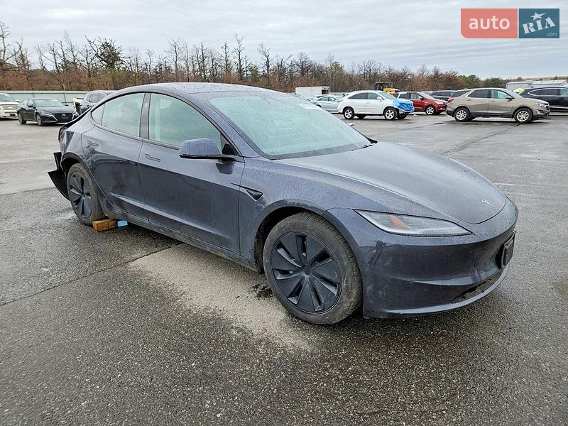 Седан Tesla Model 3 2024 в Киеве