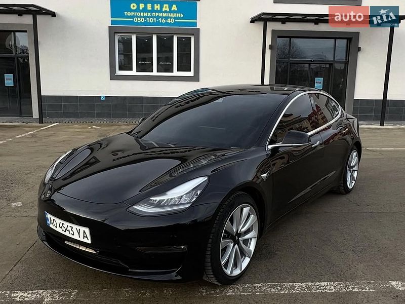 Седан Tesla Model 3 2020 в Львове