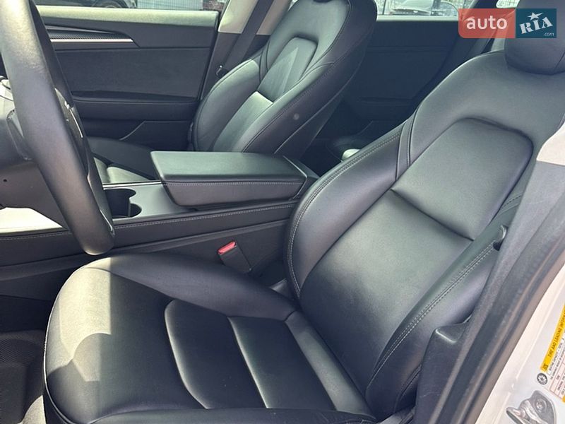 Седан Tesla Model 3 2021 в Ровно